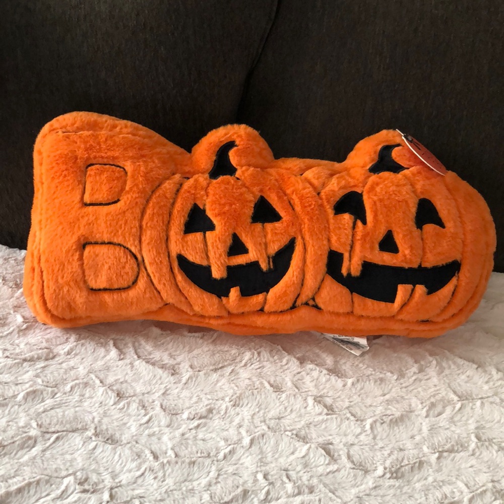 Plush Halloween 'BOO' Pumpkin Pillow - Orange Jack-o'-Lanterns